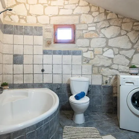 Gerakomylos Stone House